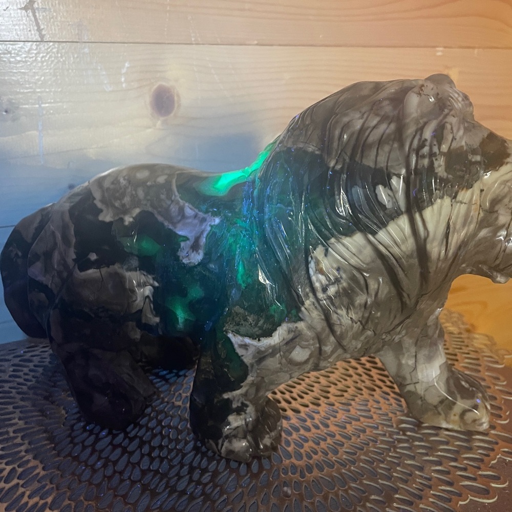 6.8 LBs Amazing Volcano Agate natural stone Lion carving with strong UV! - Picture 7 of 12